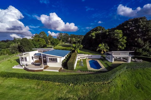 A PERFECT STAY - Byron's Brae - Yamba Accommodation 3
