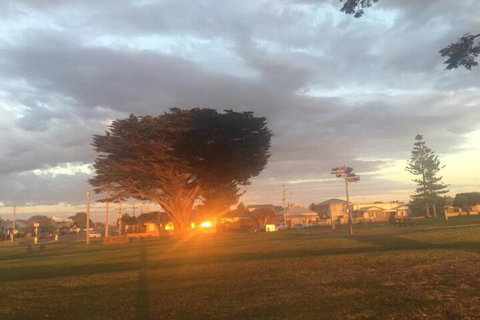 QUEEN BEDROOM FRIENDLY HOME PORTLAND - Yamba Accommodation 5