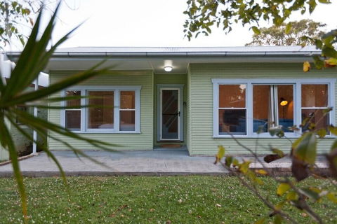 Charlie's Beach House - Yamba Accommodation 0