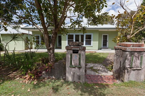 Charlie's Beach House - Yamba Accommodation 1