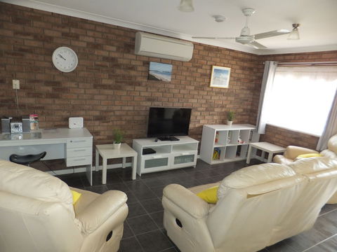 Ocean Beach Chalet 18 - Yamba Accommodation 3
