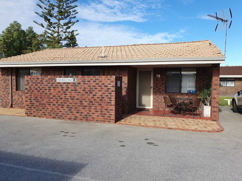 Ocean Beach Chalet 18 - Yamba Accommodation 0