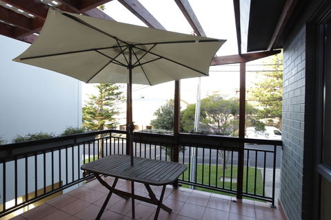 La Mer Sea View Apartment - Yamba Accommodation 4