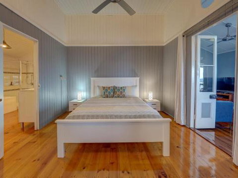 Sublime Beachfront Queenslander On The Esplanade - Yamba Accommodation 2