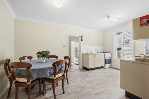THE TEACHERS COTTAGE - Yamba Accommodation 1