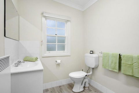 THE TEACHERS COTTAGE - Yamba Accommodation 2