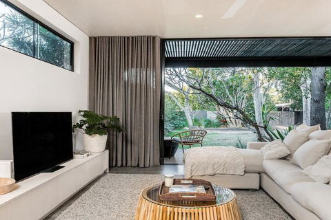Your Luxury Escape Tallowood - Yamba Accommodation 5