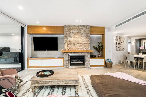 Your Luxury Escape Ground Luxury - Yamba Accommodation 5