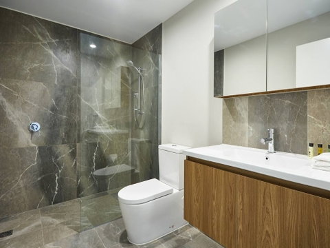 Luxurious 2bed 2bath APT With Parking@southport - Yamba Accommodation 3