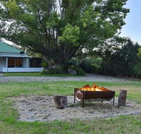 Tabitha Hill Cottage - Yamba Accommodation
