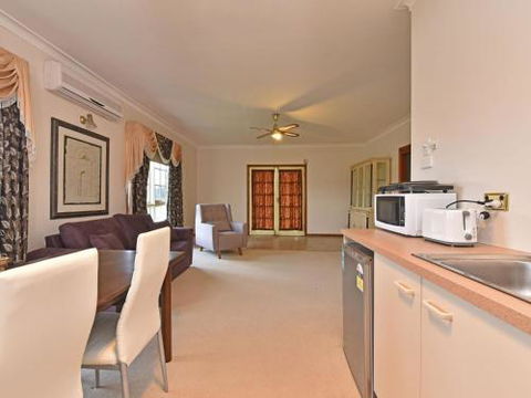 Wine Country Homestead 1br Studio - Yamba Accommodation 1