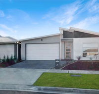 Brand New Home 10 mins to Beach Torquay Geelong Deakin Hospitals - Yamba Accommodation