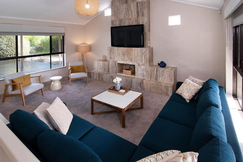 GIFFORD HOUSE - Yamba Accommodation 2