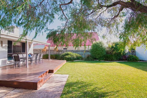 GIFFORD HOUSE - Yamba Accommodation 4