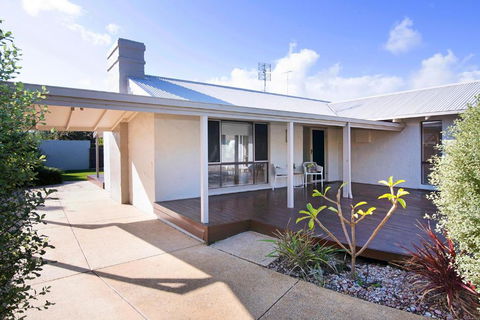 GIFFORD HOUSE - Yamba Accommodation 3