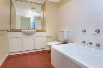 Darling Harbour Cozy 1 Bedroom Apartment - Yamba Accommodation 2