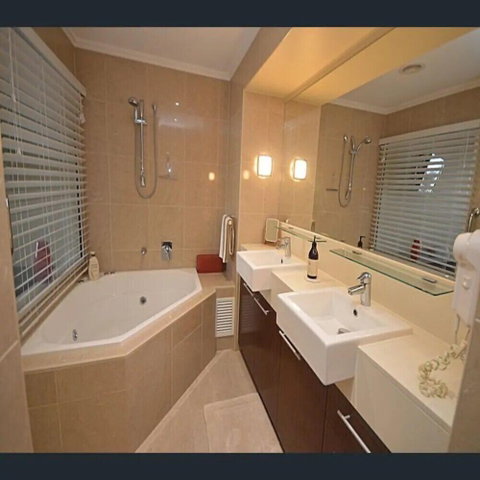 1 BDR / Apt / Foxtel / WiFi / Pool / Parking / Spa / Urangan - Yamba Accommodation 6