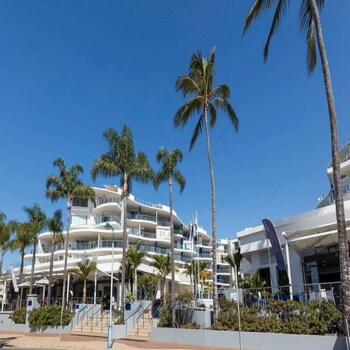 1 BDR / Apt / Foxtel / WiFi / Pool / Parking / Spa / Urangan - Yamba Accommodation 2