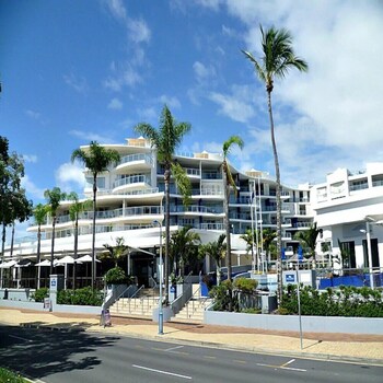 1 BDR / Apt / Foxtel / WiFi / Pool / Parking / Spa / Urangan - Yamba Accommodation 1