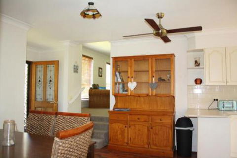 Surf Beach On Eric - Yamba Accommodation 6