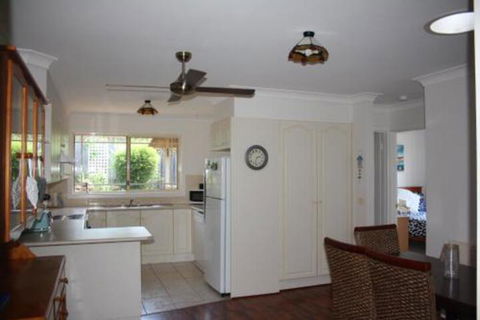 Surf Beach On Eric - Yamba Accommodation 2
