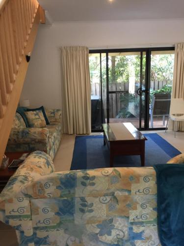 Central Cowes Family Townhouses - Yamba Accommodation 4