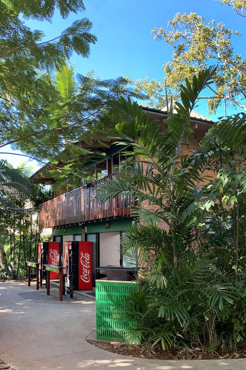 Magnums Airlie Beach - Yamba Accommodation 3