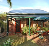 Above Bored Bed  Breakfast - Yamba Accommodation