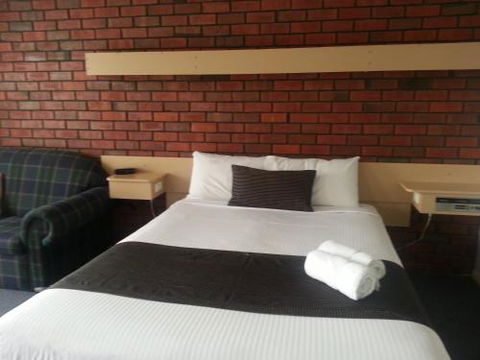 Big Valley Lakeside Paradise Motor Inn - Yamba Accommodation 4