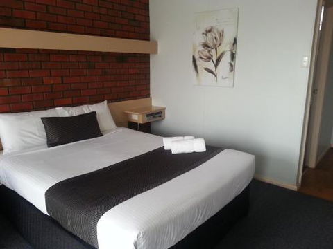 Big Valley Lakeside Paradise Motor Inn - Yamba Accommodation 2