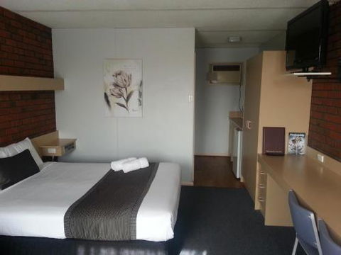 Big Valley Lakeside Paradise Motor Inn - Yamba Accommodation 5