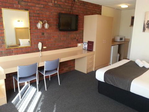Big Valley Lakeside Paradise Motor Inn - Yamba Accommodation 3