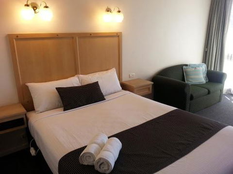 Big Valley Lakeside Paradise Motor Inn - Yamba Accommodation 6
