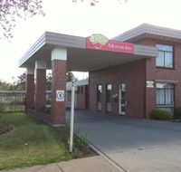 Big Valley Lakeside Paradise Motor Inn - Yamba Accommodation