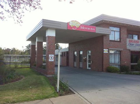 Big Valley Lakeside Paradise Motor Inn - Yamba Accommodation 0