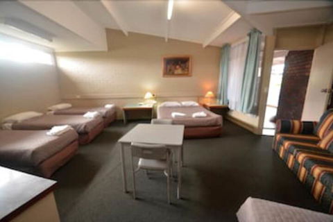Parkview Motor Inn Parkes - Yamba Accommodation 3