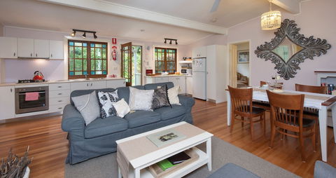 Crystal Creek Meadows Luxury Cottages - Yamba Accommodation 4