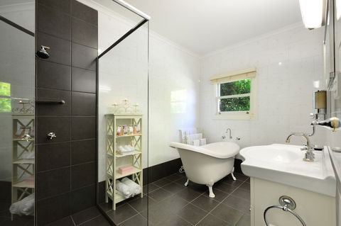 Crystal Creek Meadows Luxury Cottages - Yamba Accommodation 3