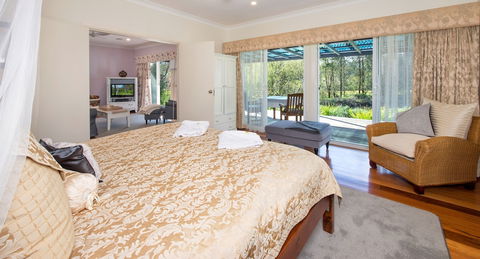Crystal Creek Meadows Luxury Cottages - Yamba Accommodation 6