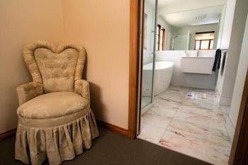 Otago Cottage - Yamba Accommodation 0