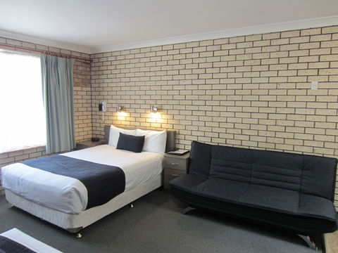 Cowra Crest Motel - Yamba Accommodation 2
