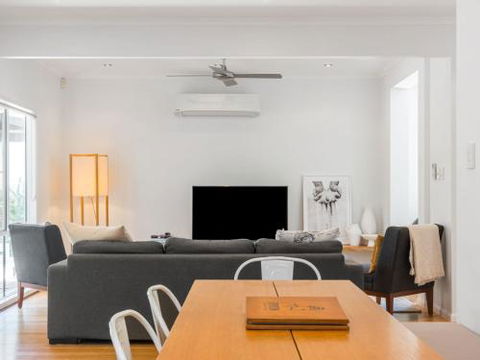 Elua Beach House Modern Central Home W / Swim Spa - Yamba Accommodation 1