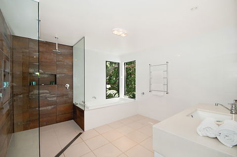 A PERFECT STAY - The Hawk At Wategos - Yamba Accommodation 5