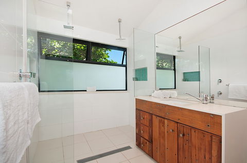 A PERFECT STAY - The Hawk At Wategos - Yamba Accommodation 4