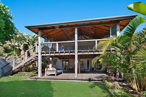 A PERFECT STAY - The Hawk At Wategos - Yamba Accommodation 1
