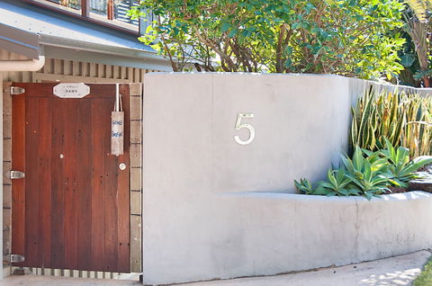 A PERFECT STAY - The Hawk At Wategos - Yamba Accommodation 0