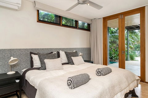Your Luxury Escape - Byron Beachfront Villa - Yamba Accommodation 6