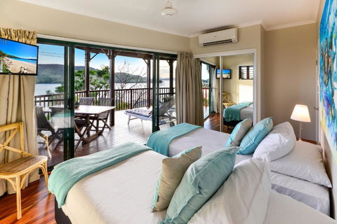 NEWLY BEAUTFULLY RENOVATED 16 The Casuarina 3 Bedroom House With 180 Degree Ocean Views - Yamba Accommodation 3