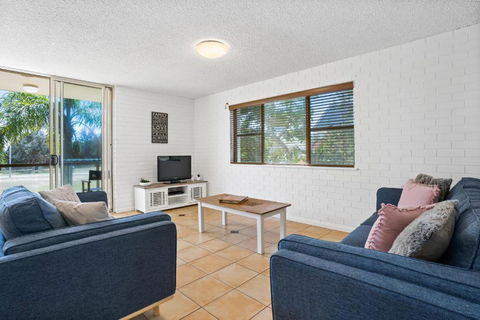 2 / 56 Lawson StreetatClarkes Beach - Yamba Accommodation 1