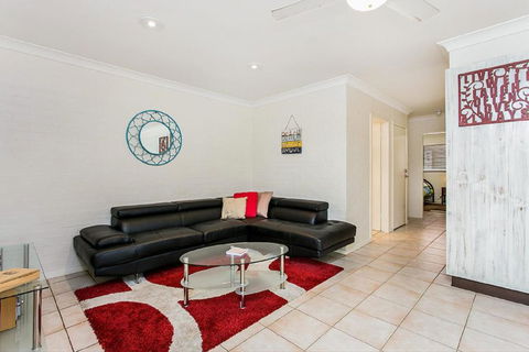 Fiesta Palms 6 Central Byron Bay - Yamba Accommodation 2
